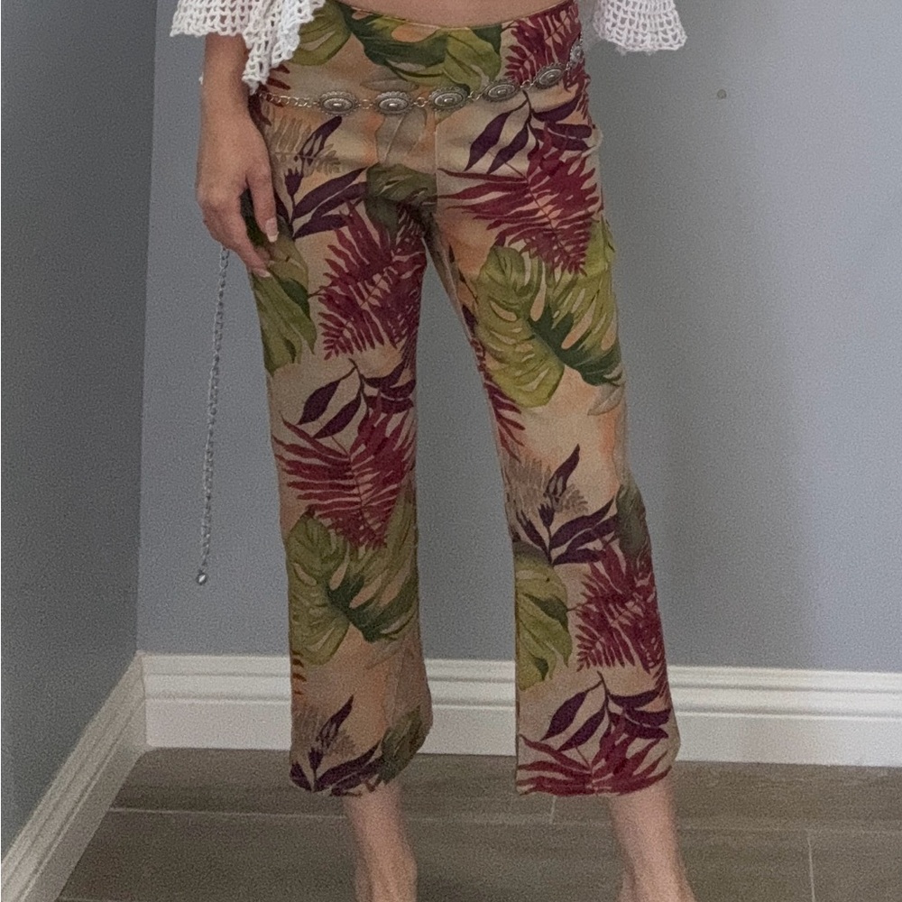 Charlotte Russe Multicolor Leaf Print Cropped Pants